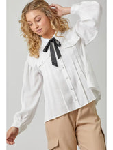 Detachable Tip Neck Pleated Blouse