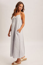 Contrast Piping Detail Sweetheart Neck Midi Dress