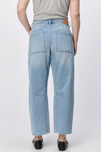 Lasso Straight Leg Jean