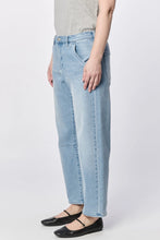 Lasso Straight Leg Jean